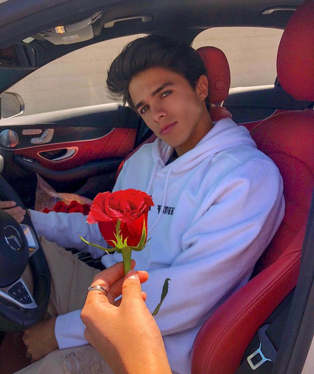 Brent Riveraのインスタグラム：「Thank you for the rose 🌹❤️」