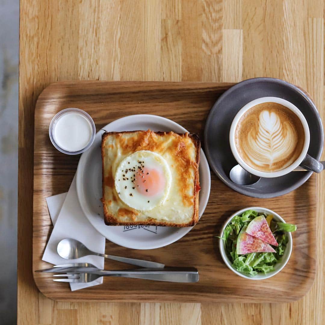 きょん。さんのインスタグラム写真 - (きょん。Instagram)「. .  foodscape!STORE  @foodscape_store  クロック夫人 And カフェラテ For ランチタイム。  11:30〜👼🏻 #foodscape#coffee #osaka#lunch」4月18日 7時52分 - kyon_tokiiro