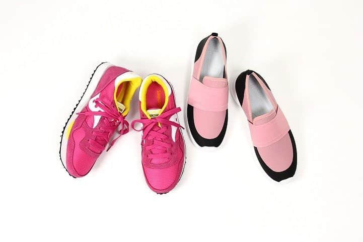 IROZAのインスタグラム：「白や黒などの無難なカラーを選びがちなスニーカー。 今年買い足すなら、華やかだけど赤ほど強くなく、優しく親しみやすい印象を与えるピンクがおすすめです！ #iroza #irozanippon #shoes #sneakers #sneaker #spring #color #pink #footwear #fashion #FESSURA #SAUCONY #イロザ #色からモノを好きになる #シューズ #スニーカー #ピンク #ファッション #大人カジュアル #サッカニー #フェスーラ #今日の足元 #足元倶楽部 #あしもと倶楽部」