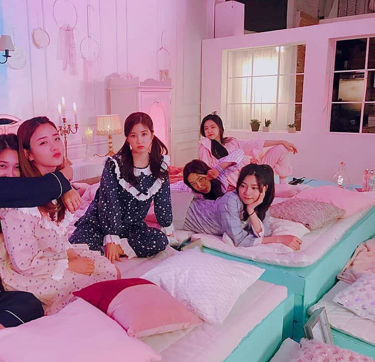 パク・チョロンさんのインスタグラム写真 - (パク・チョロンInstagram)「#영원히우리는에이핑크#panda❤️#7주년#기적같은이야기」4月19日 0時57分 - mulgokizary