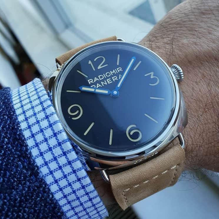 パネライのインスタグラム：「The beauty and simplicity that is the #Panerai PAM720 Radiomir based on the vintage 3646 Type B. Powered by the in-house P.3000 hand wound movement. 📷 by friend @soalfb #PaneraiCentral」