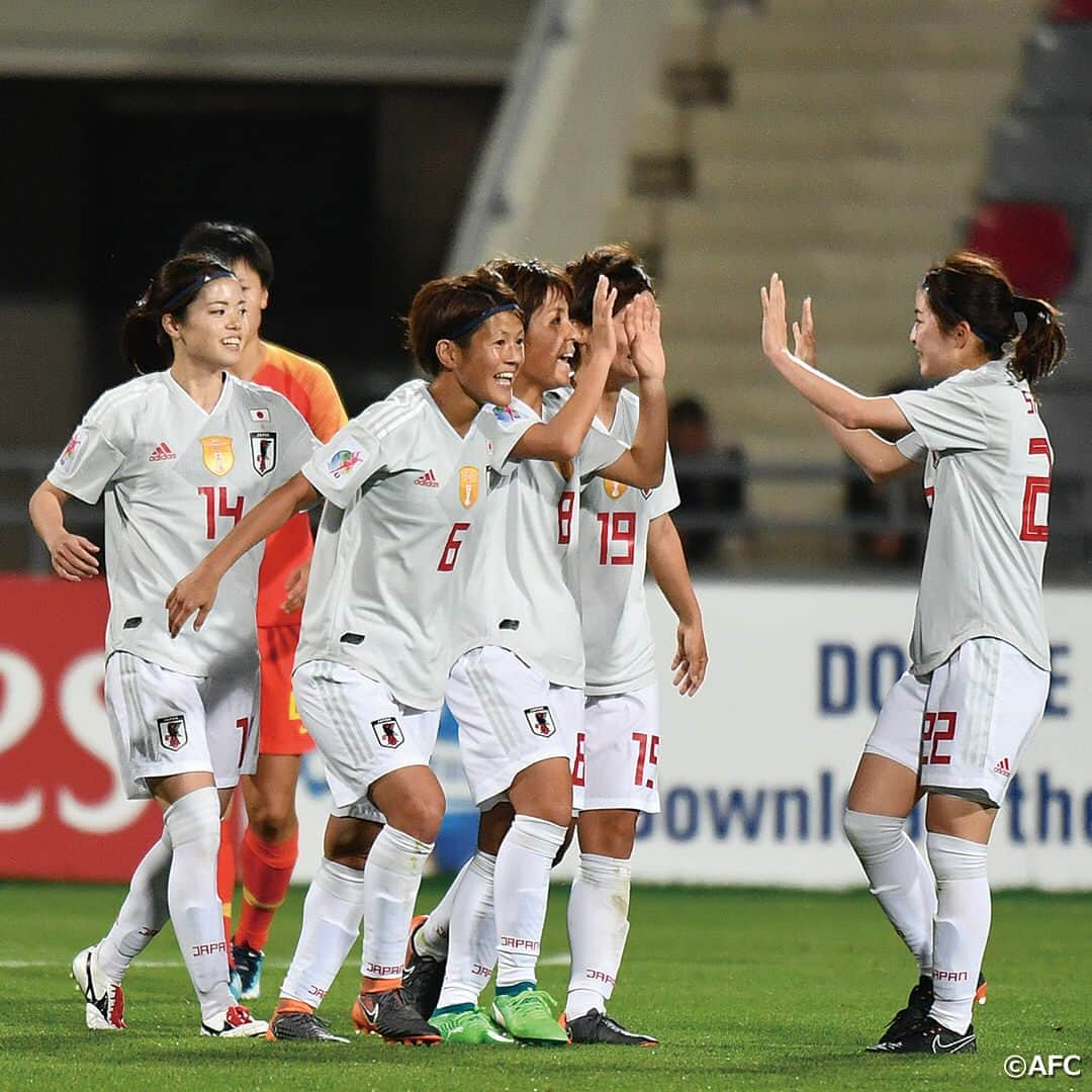 日本サッカー協会さんのインスタグラム写真 - (日本サッカー協会Instagram)「なでしこジャパン 中国に3-1で勝利、いよいよ決勝戦 ～ AFC女子アジアカップ ヨルダン 2018 ・ 4月17日(火)、AFC女子アジアカップヨルダン2018準決勝が行われ、#なでしこジャパン は、グループA 1位の中国女子代表を相手に、#岩渕真奈 選手、#横山久美 選手の得点で3-1とし、決勝進出を決めました。 ・ #なでしこジャパン は、連覇のかかった決勝で再びオーストラリアと対戦します。応援よろしくお願いします！ ・ 📝詳しいレポートはJFA.jpをチェック！ ・ 🏆AFC女子アジアカップヨルダン2018🏆 決勝 #なでしこジャパン 対 オーストラリア女子代表 4/20(金)26:00 キックオフ(予定) テレビ朝日系列、NHK-BS1で生中継！ ・ #jfa #nadeshiko #daihyo #なでしこ #wac2018」4月18日 19時09分 - japanfootballassociation