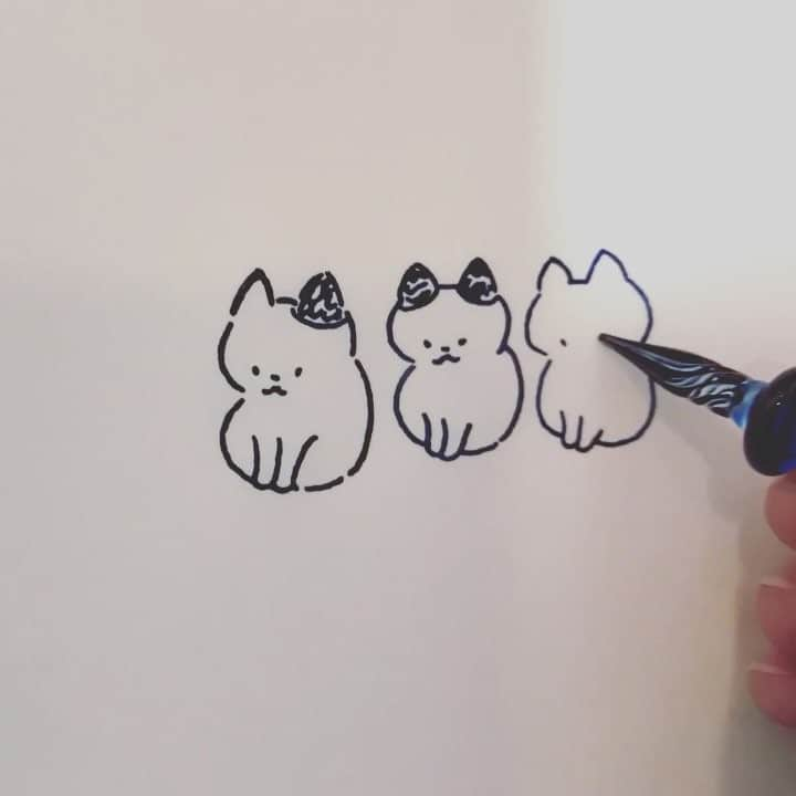 tacoscのインスタグラム：「📕楽しいドローイング 🐱Funny drawing  ーーーーーーーーーーー 📕4/20単行本発売 「3匹のちいさな猫を召喚できたなら」 📘「ちいさな猫を召喚できたなら」重版出来 ☀️公式→@chiisanacat Ⓜ️漫画家→@tacos_cat 🐈My cat→@emonemon 🌺Twitter →@taco_emonemon ーーーーーーーーーーー」