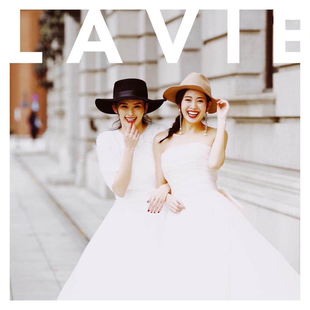 ウェディングドレスのコーデMagさんのインスタグラム写真 - (ウェディングドレスのコーデMagInstagram)「今トレンドの帽子と合わせた ウェディングドレスコーディネイト🌹 * 左のドレスはFIO COUTUREのキャロルフラワー * 右のドレスはANTONIO RIVAのニヴェス * #フェミニン  #ウェディング帽子 #帽子  #ウェディングドレスコーデ #ウェディングファッション  #オシャレなウェディングドレス  #ウェディングドレス #かわいいドレス  #ラビアンローゼ  #ウェディングフォト  #プレ花嫁 #結婚式 #ウェディング #日本中のプレ花嫁さんと繋がりたい #結婚式 #2018春婚 #2018夏婚 #ドレス試着 #前撮り #花嫁 #全国のプレ花嫁さんと繋がりたい  #ラビ嫁 #ラビコーデ #ラビ婚  #weddingdress #wedding #lavieenrose #bridalfashion #instawedding #weddingphotographer」4月18日 20時58分 - weddingdress_lr