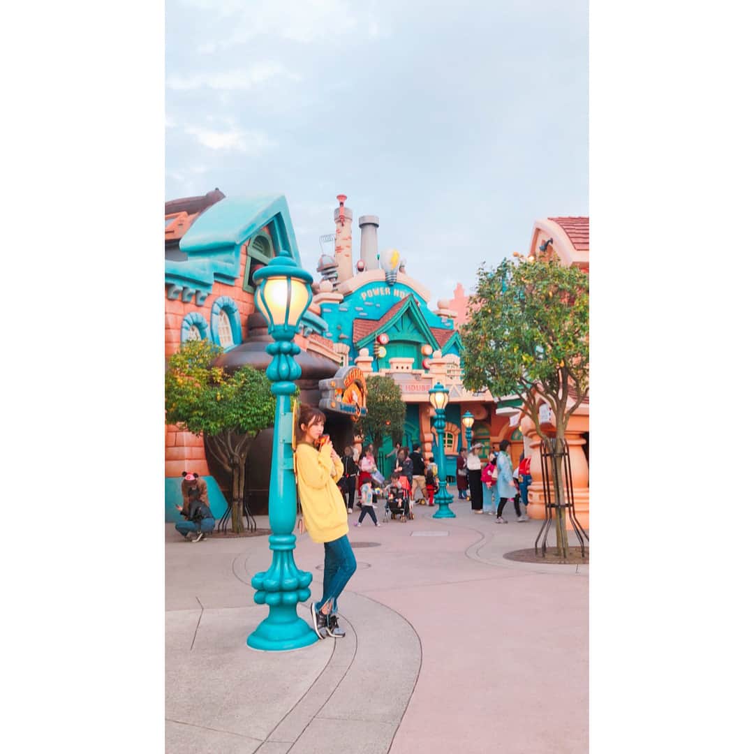 西村いちかさんのインスタグラム写真 - (西村いちかInstagram)「お久しぶりのディズニーランド♡ 寒くて2枚目のとこで暫く暖をとってました😊 空いてたのに乗り物乗らずに終わる← #ただの散歩 #ディズニーランド #ハピエストサプライズ #ポップコーン食べ放題 #instaphoto」4月19日 10時19分 - ichika_nishimura