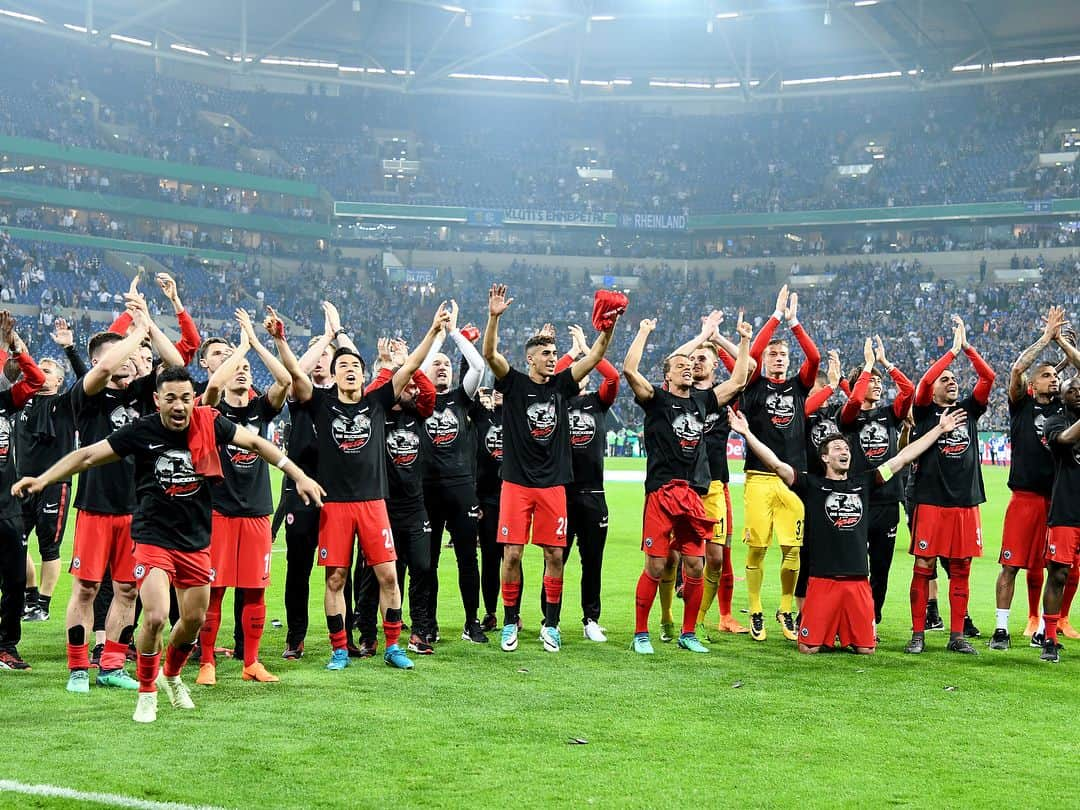 長谷部誠さんのインスタグラム写真 - (長谷部誠Instagram)「Berlin ⚽️💪 決勝進出！！ #pokalfinale  #berlin」4月19日 7時51分 - makoto_hasebe_official