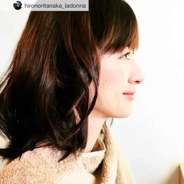 前田ゆかのインスタグラム：「動いているように見えて このアイデアを考えて 撮影してくれたのは〜〜 ・ ヘアーメイク田中さん^ ^ この パラパラ撮影、ユーモアがあって おもしろいです！ ・ #アプリ#palapala#ヘアーメイク #田中宏典 さん #昨日はお疲れ様です！」