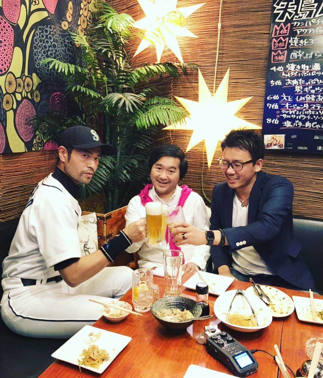 ニッチロー'さんのインスタグラム写真 - (ニッチロー'Instagram)「ニッチロー'&小石田の八方美人 飲みながら熱く地元の飯田市を語りましたよ❗ 勿論ビールはプレミアムモルツで🍺  #ニッチロー' #小石田純一  #八方美人 #生配信 #プレミアムモルツ #ビール #飯田市 #日本一の焼肉の街 #南信州」4月19日 11時05分 - nicchiro5.1