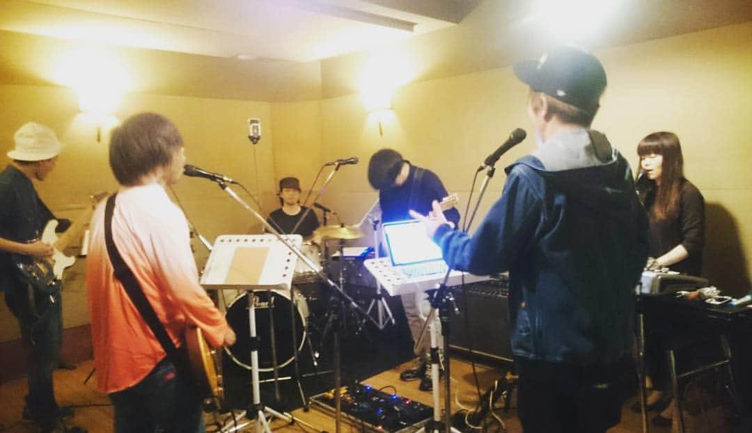 イズミカワソラのインスタグラム：「昨日はサカスパリハでした♪ ・ YK Fesでもお馴染みの FUZとのツアーは今週末スタートです ! (ソラ参加は東京のみとなります(>__<)) ・ ・ FUZ presents live tour「キミガドラマ α」 ■4/20(金)名古屋JAMMIN’ ■4/22(日)大阪CLAPPER ■4/28(土)渋谷Star lounge」