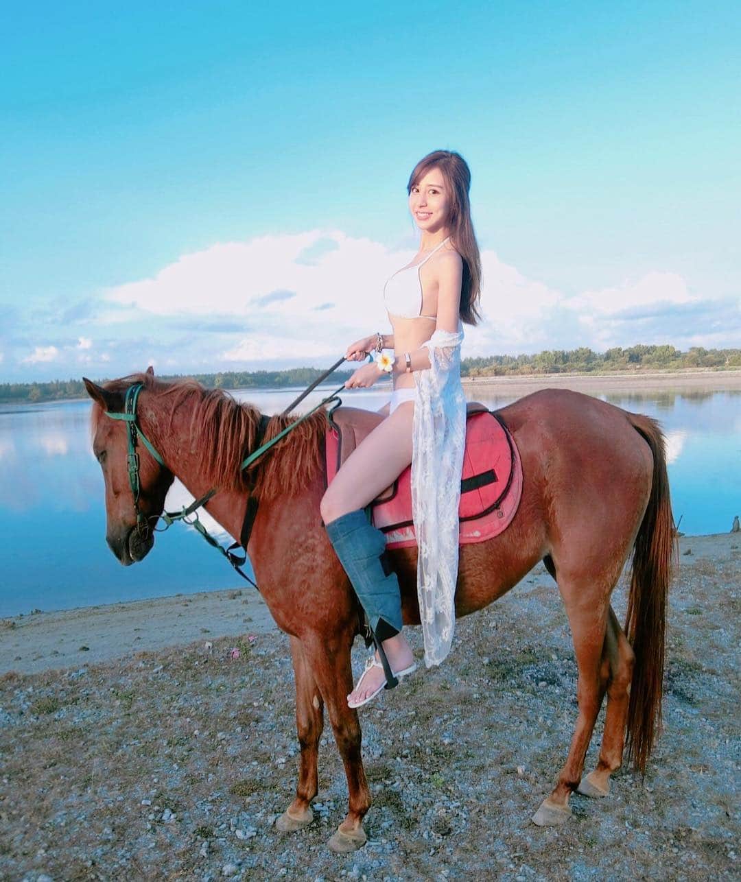 リタ（瑞塔兒）さんのインスタグラム写真 - (リタ（瑞塔兒）Instagram)「早晨在沙灘上騎著馬兒看日出🐎🌄 #taipei#taiwan#taiwanese#taiwanesegirl#ritakao#love#crew#crewlife#tigerairtw#tigerair#smile#girl#safe#flight#be#myself#china#selfie#sun#sunshine#bali#birthday#vacation#lovebali#with#horse#bikini#girl#vodaswim#vodaswimasia」4月19日 14時47分 - love_ritakao