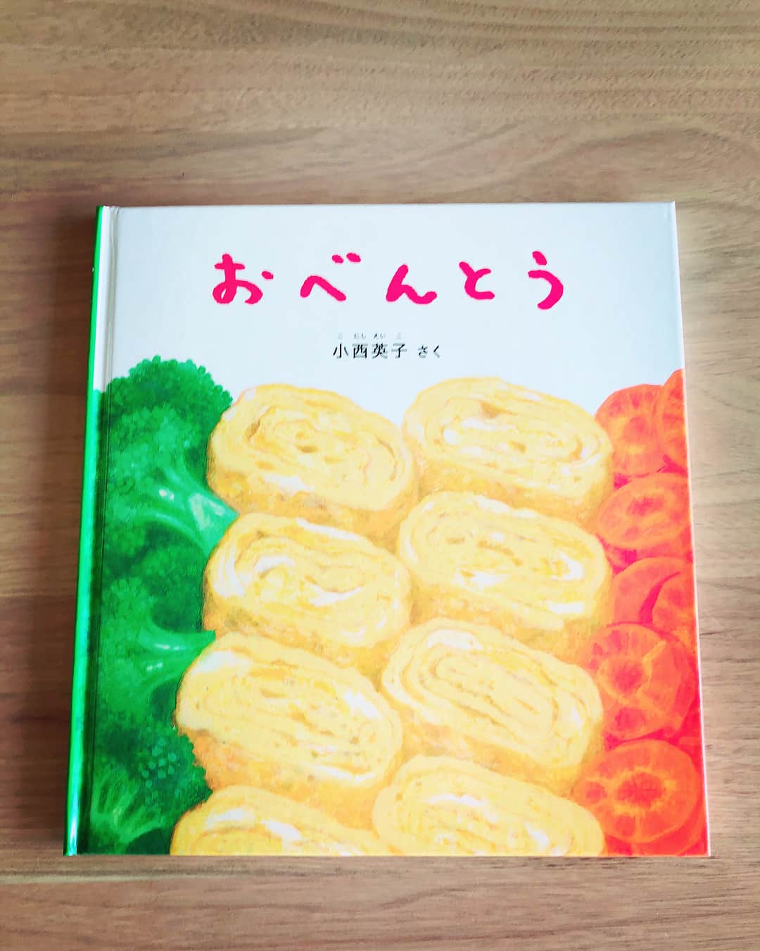 釈由美子さんのインスタグラム写真 - (釈由美子Instagram)「今日新しく買った絵本📚  本屋さんで大好きな卵焼きとぞうさんの表紙を見つけて、大興奮で持ってきました🤩❤️ #絵本 #卵焼きはほんのり甘めがお気に入り」4月19日 16時23分 - yumikoshaku