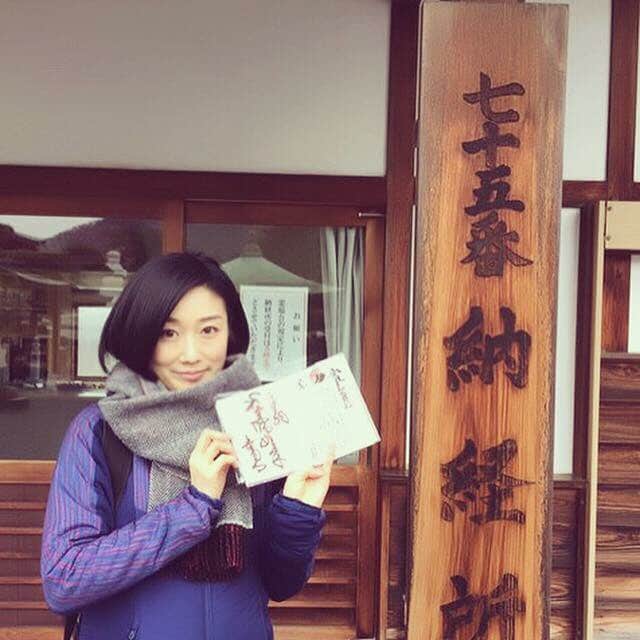 山本真由美さんのインスタグラム写真 - (山本真由美Instagram)「‪. 【レポーター 女優 山本真由美】 ‪精進料理や早朝の勤行、レイラインという太陽の道筋に纏わる秘密..お寺ステイ！の経験を香川県 総本山善通寺さんにて。‬‪#空海 #お遍路 観てね❣️‬ . ‪■善通寺つくり旅／総本山善通寺編‬ ‪https://youtu.be/btFkb6d1m-c‬ ‪■善通寺つくり旅／善通寺レイライン編https://youtu.be/s_-gN7qPytI‬ . #四国 #お遍路 #お寺 #お寺ステイ #宿坊 #寺 #香川 #japan #kagawa #総本山善通寺 #勤行  #八十八箇所霊場 #女優 #レポーター #tour #reporter #actress #レイライン #旅 #撮影 #寒かった #早朝 #お坊さん #御朱印 #nature #trip」4月19日 17時44分 - mayumi_yamamoto.official