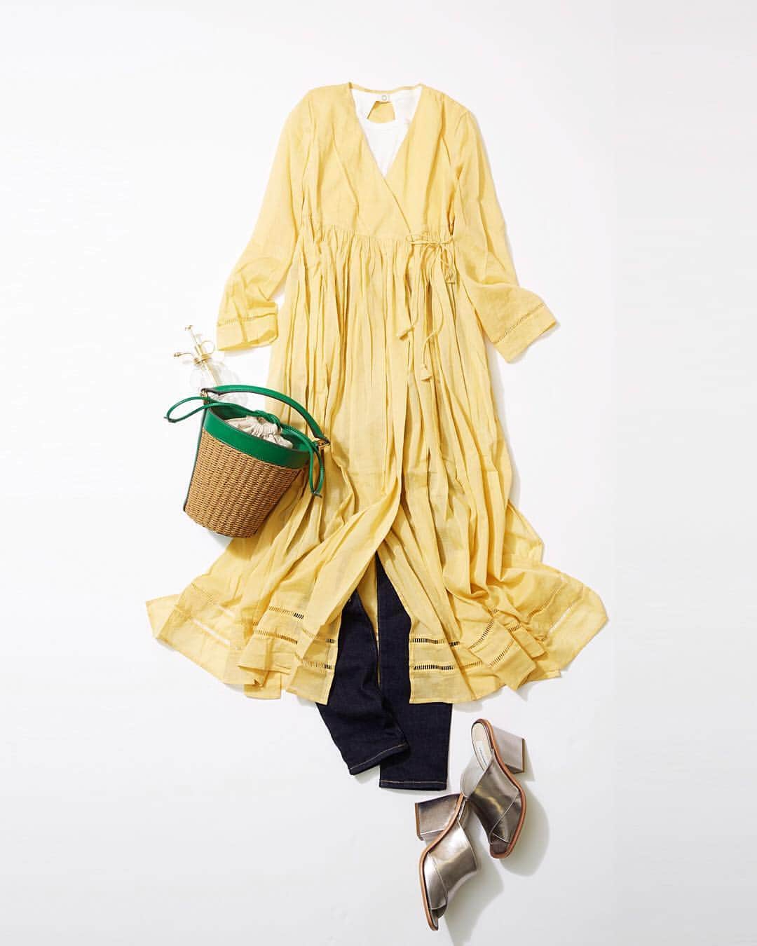 ルミネ公式のインスタグラム：「コットンシャツワンピースは活用度大！ #ワンピース ￥14,000+TAX #トップス ￥8,800+TAX #デニム ￥9,200+TAX #バッグ ￥9,500+TAX #サンダル ￥12,500+TAX ・ [ #LUMINEMAGAZINE ] #lumine #ルミネ #ルミネ新宿 #アーバンリサーチ #スナイデル #ミラオーウェン #ラグナムーン #ootd #outfit #fashion #coordinate #コーディネート #ファッション #デイリーコーデ #コーデ #フォロー #山脇道子 http://magazine.lumine.ne.jp/?p=75491 ※商品の価格や取り扱い状況は撮影時点のもので、変更になることがあります。」