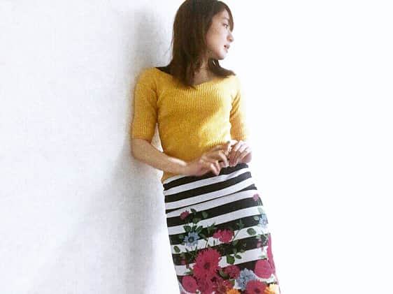のインスタグラム：「. 4/20(金) REDS TV GGR #衣装 . tops  #angaime #アンジェム skirt  #mdeux earring  #goldy #ゴールディ」