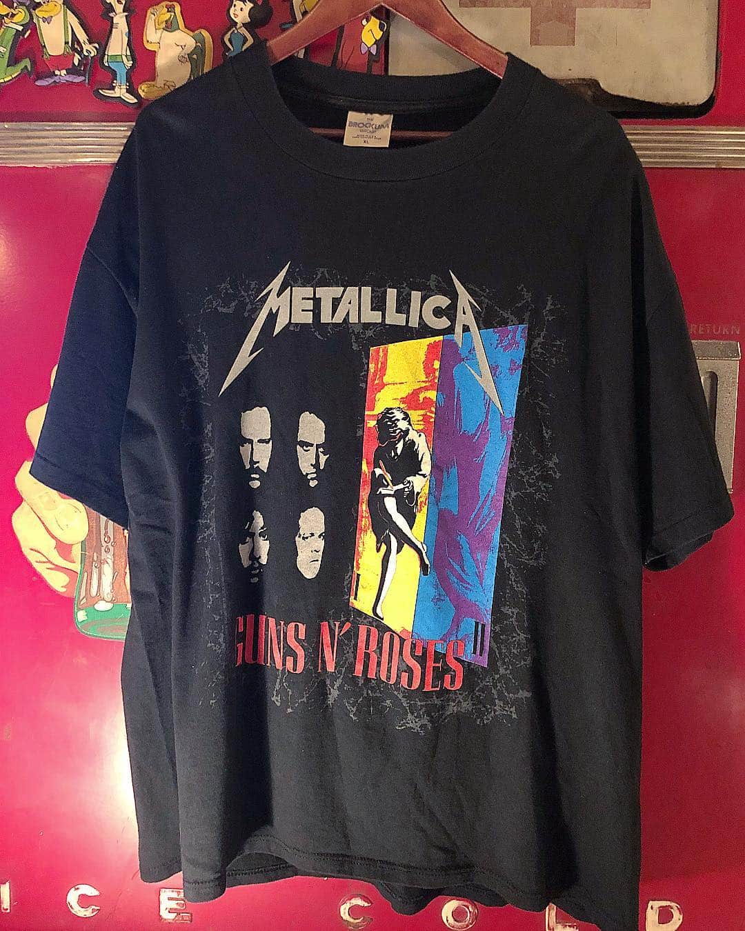 大川知英のインスタグラム：「90's GUNS Ｎ’ROSES & METALLICA XL🇺🇸🚬 色とプリントバキバキなやつ捕獲🦅 #ビンテージ#ガンズ#メタリカ#Tシャツ #コンディションいい#夏はバンドTシャツ#XL #アメカジボーイズ#TakatsuBASE」