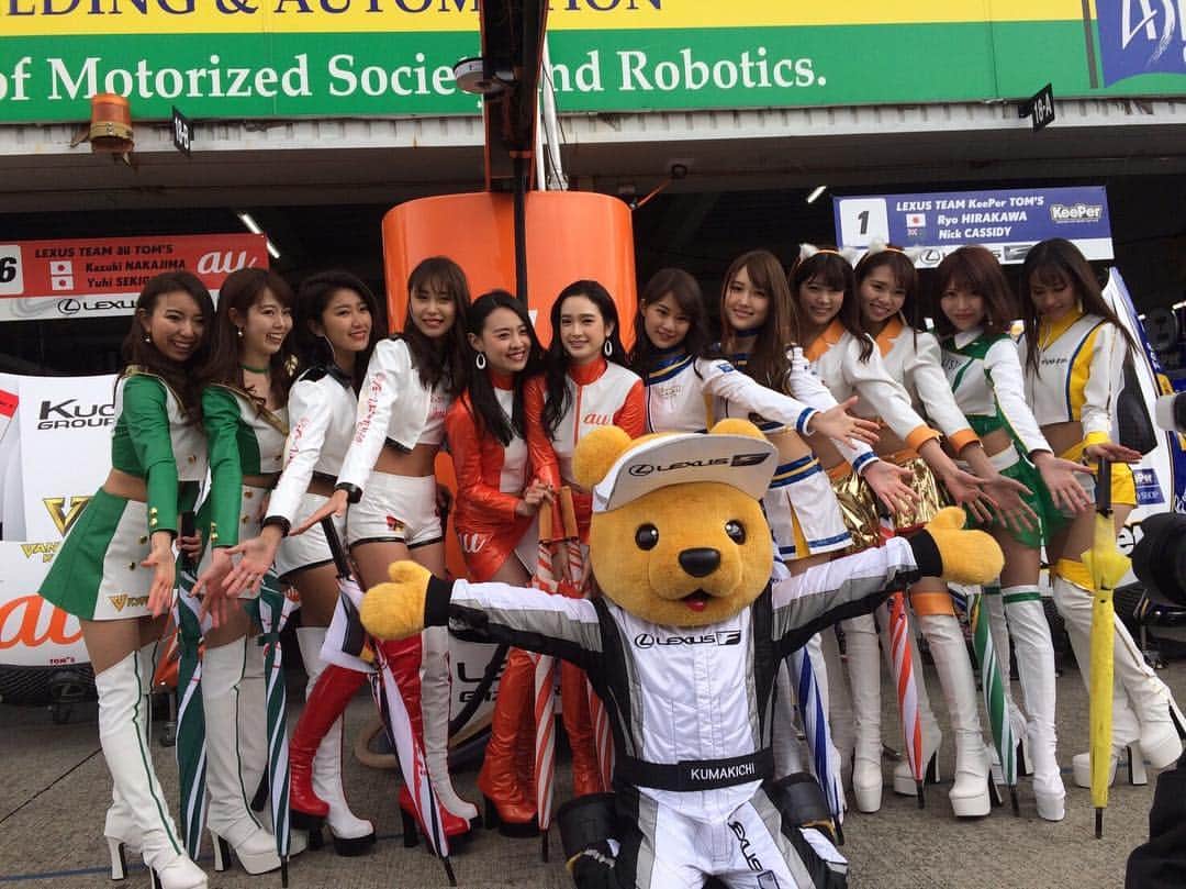 岸谷知果のインスタグラム：「2018年モデリスタカスタマイズ クイーンの岸谷知果です！  LEXU TEAM TOM'S 1号車、36号車応援 よろしくお願いします♡  #開幕戦 #gt #レースクイーン」