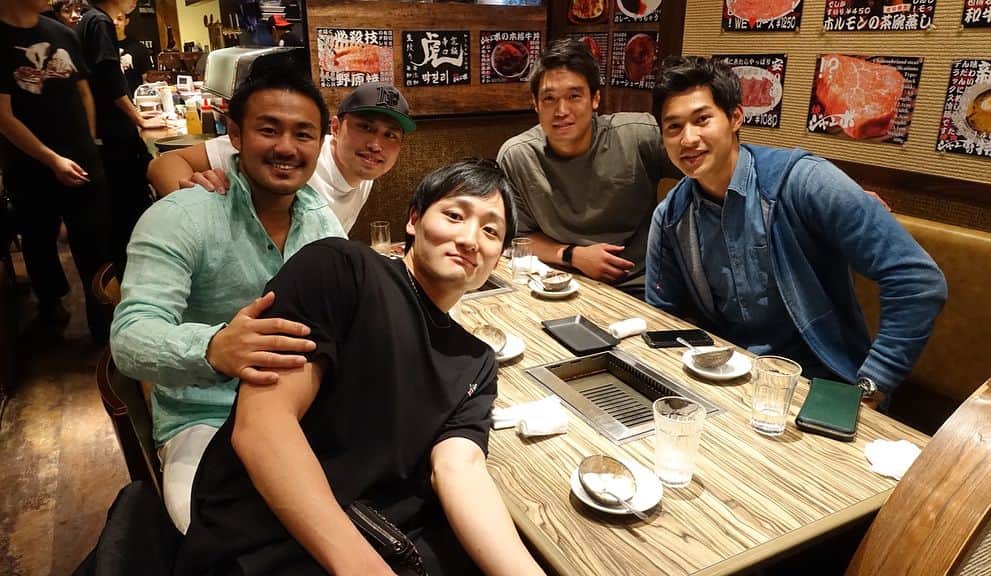 田中大貴のインスタグラム：「先日久しぶりに集まれました !! みんなからいつもいい刺激もらってます ! 美味しいお肉食べながら色んな話で盛り上がりいい時間でした ‼︎ #91年会  #バスケ柔道陸上水泳」