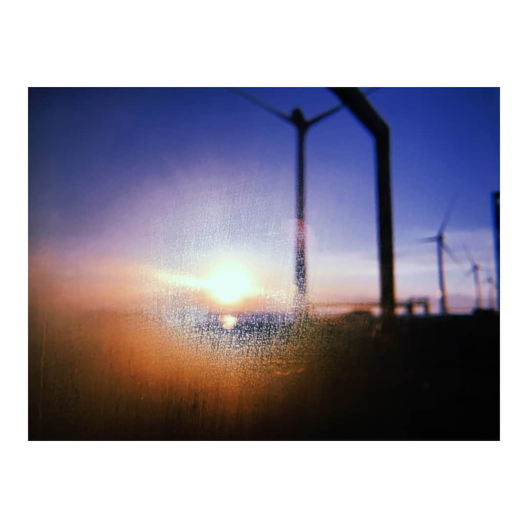 タカシさんのインスタグラム写真 - (タカシInstagram)「空見て頑張る、空に元気を分けてもらう  空を見ると自然と笑顔になれる（≧∇≦） 「いつもホンマにありがとうな」  そんな毎日。  最近の空コレクション、  さて、明日はどんな楽しいことが待っておるのだろうかっ（╹◡╹） #空好き #空みてみ」4月19日 23時10分 - takashi_yade07