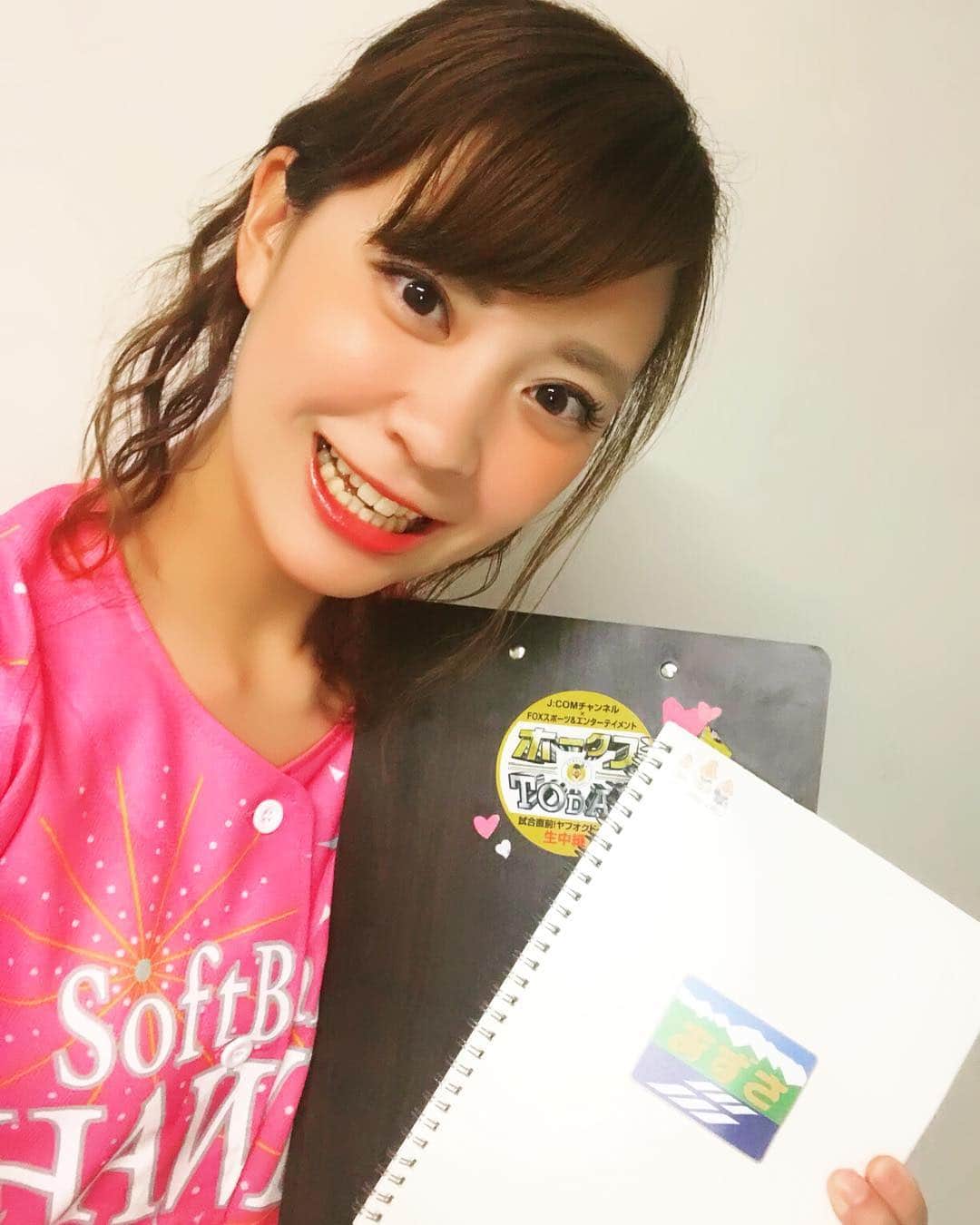 上杉あずさのインスタグラム：「. #ホークスTODAY #イーグルス 3連戦でのリポーター担当でした☆チームは故障離脱者が相次ぎ、ヒヤリとするアクシデントもあって、取材しつつもハラハラドキドキでした。そんな中でも、カード勝ち越し💪🏻✨チーム一丸となって戦う姿に力をもらいました🔥 私も #めざせ100キロプロジェクト 本番まであと6日となりました！やるっきゃない！命懸けで投げ抜く！人生掛けた自分の挑戦。想いを込めて、残りの日々も目標に向けて大事に過ごします🐥 #4月25日 #ヤフオクドームでのセレモニアルピッチ #100キロ挑戦します #応援よろしくお願いします #石川投手の熱投に刺激 #ホークスTODAYは1軍試合前情報番組 #ここ最近は1軍取材でした #だから筑後不足 #カラダが一つしかないのを悔いた #タマスタ行きたい病 #土曜の午前中だけ行けるかも説 #高校野球 #大学野球 もあるから #カラダが足りない説 #いかに動き回るか頑張る季節 #野球バカ」