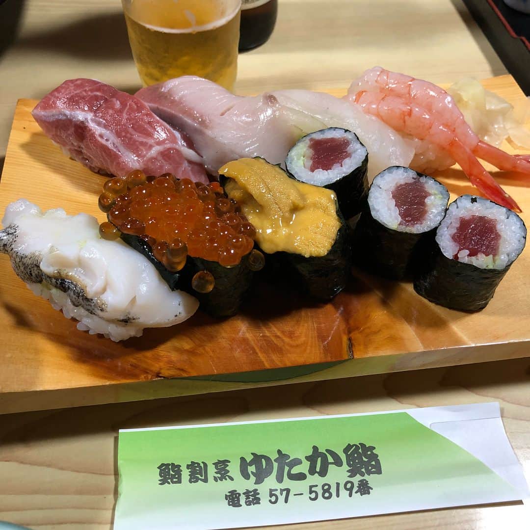 今井美穂さんのインスタグラム写真 - (今井美穂Instagram)「この間の農作業の打ち上げに呼んで頂きました😆 田上町のお寿司屋さんで宴会🍣  まさかのワサビ軍艦で罰ゲーム風に(笑) 衝撃の感覚でした(笑) でもちゃんと完食しましたよ😆💦 もちろん美味しいお寿司も頂きました💕 お父さんお母さん達とワイワイお話しして楽しかったな〜😆 地元じゃないけど、こんな風にご縁が出来るなんて不思議✨ これからも宜しくお願いします😆  #農作業 #打ち上げ #田上町 #ふるさとが増えた感じ」4月20日 0時05分 - imaimiho1209
