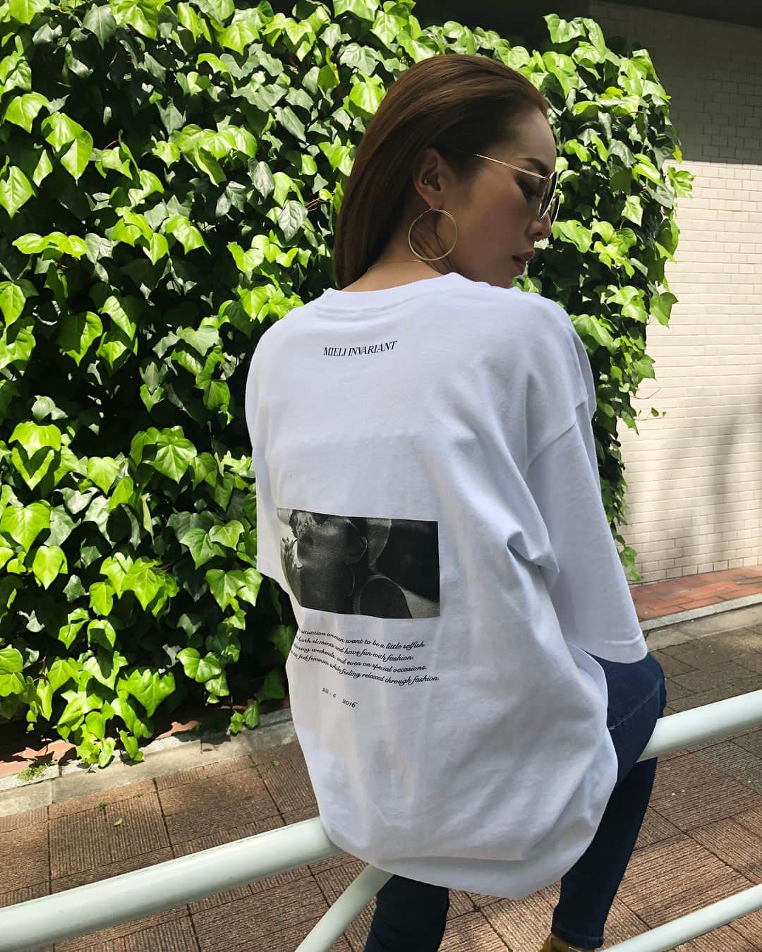 muramiさんのインスタグラム写真 - (muramiInstagram)「大大大人気で完売してしまっていたメンズTシャツの再入荷の日程がようやく決まりましたっ！！✨ ・ ・ ✔︎4/23(月)pm19:00〜START ・ ・ 再入荷リクエストをDMでたっくさん頂いていたので、お待たせしてしまってごめんなさい🙇‍♀️💦 ゴールデンウィークには間に合うので、是非これを着て遊びに行きましょ😉💕 #MIELIINVARIANT #FEMINISTS #MENS #FEMINISTS_MIELI」4月20日 0時24分 - murami_716