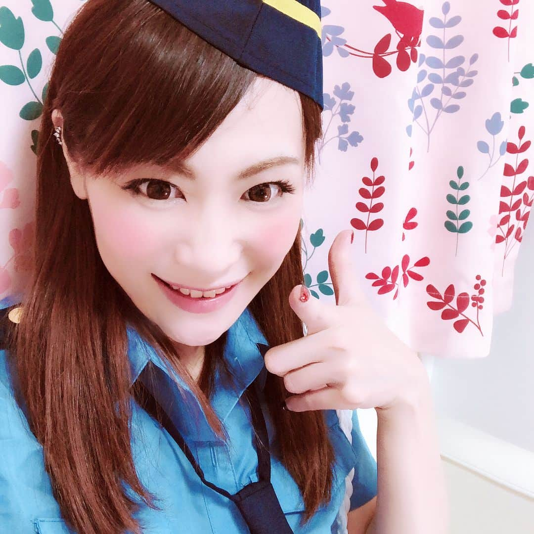 広瀬奈々美さんのインスタグラム写真 - (広瀬奈々美Instagram)「張り切ったものの捕まるタイプ #ドジっ子 #手錠嫌いじゃない #付ける方が好き #逮捕しちゃうぞ #DMMライブチャット」4月20日 2時53分 - nanami_hirose