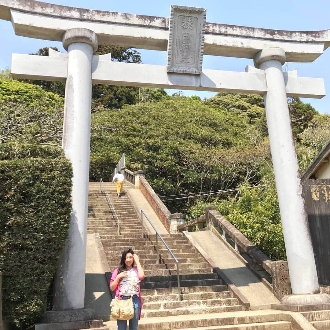 西川宏美のインスタグラム：「銚子の方の猿田神社でパワーチャージ。 風が気持ち良い神社でした。(*^^*) #猿田神社 #銚子 #パワースポット #参拝 #良い風」