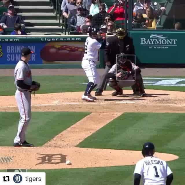 レオニス・マーティンのインスタグラム：「My 1st career Grand Slam Mi 1er HR con bases llenas  #Repost @tigers (@get_repost) ・・・ @leonys27martin is feeling Grand!」