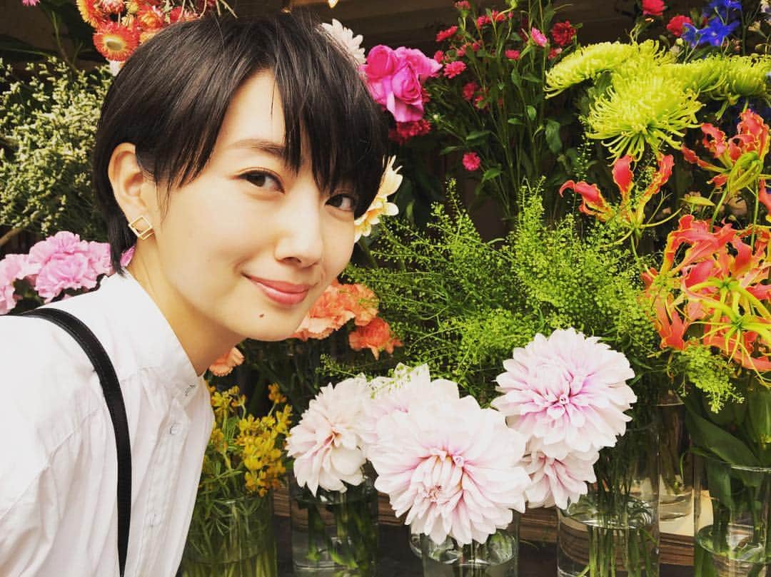 波瑠さんのインスタグラム写真 - (波瑠Instagram)「おはよう。 暑くなるみたいです。 良い1日を。  第1話観てくださった皆さんありがとうございました！  #未解決の女」4月20日 9時02分 - 06_haru_17