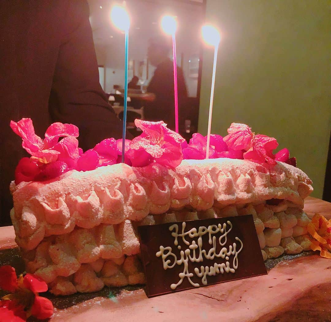 伊藤歩さんのインスタグラム写真 - (伊藤歩Instagram)「Birthday🎂Cakes  Thank you soooo much❤️💛🧡祝ってくれて本当に嬉しかった〜ありがとうごさいました😍  #best#birthdaycakes#la#friends#thankful#arigato#伊藤歩#下からロウソクの灯り#幽霊じゃないよ」4月20日 9時43分 - ayumi__ito