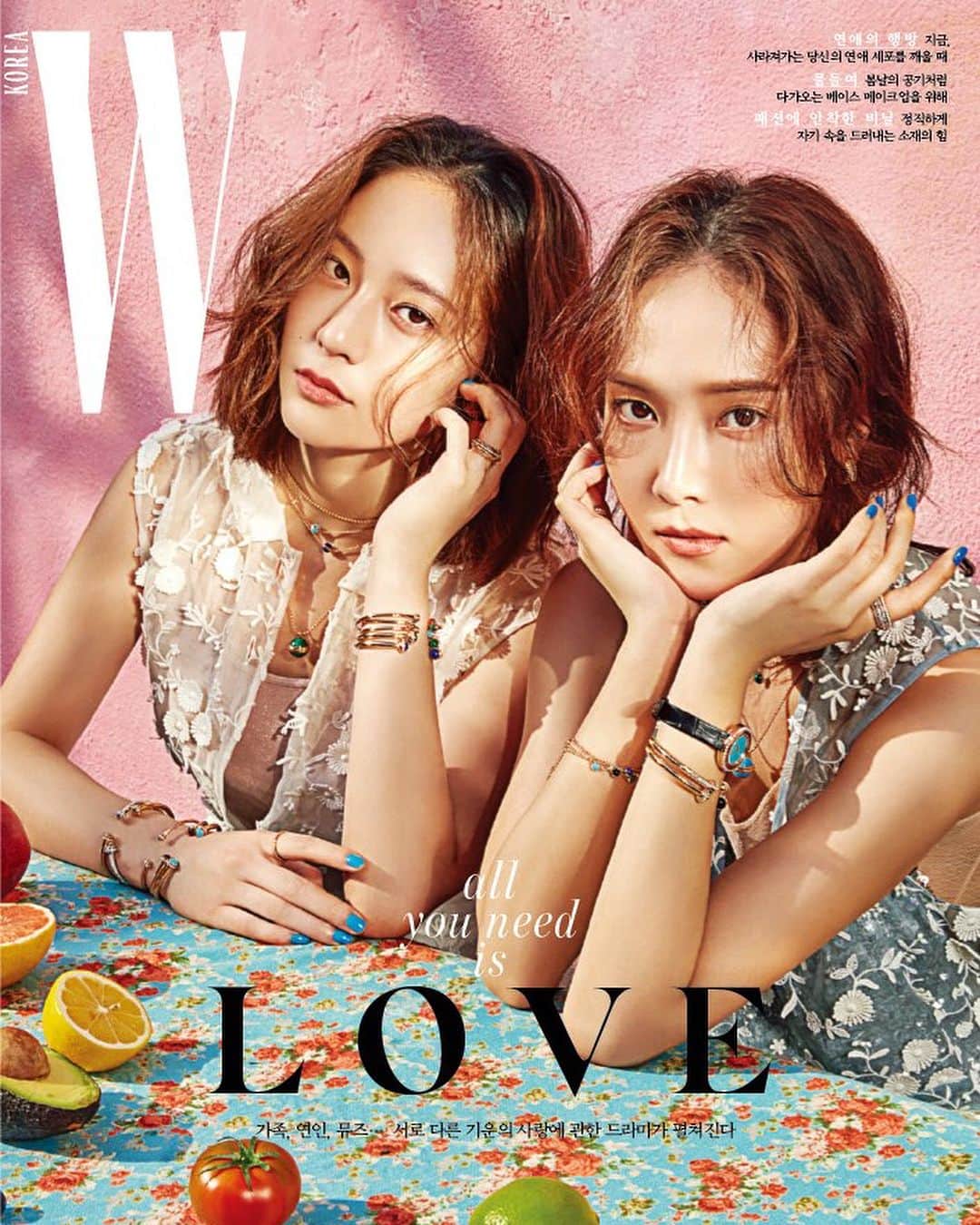 ジェシカ さんのインスタグラム写真 - (ジェシカ Instagram)「Better together👭💖✨ @vousmevoyez and I rocking the cover of @wkorea May issue!」4月20日 11時50分 - jessica.syj
