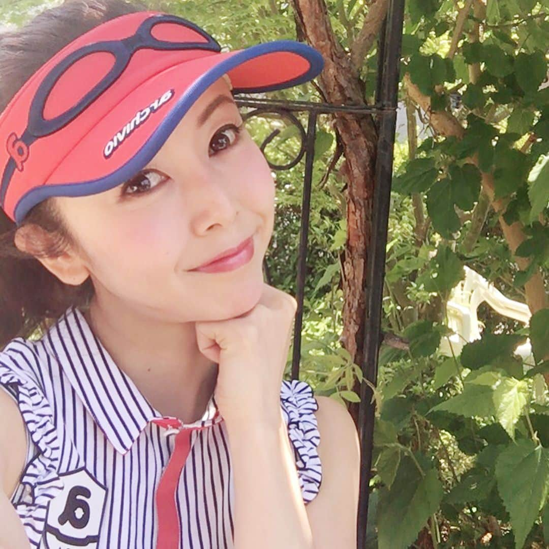 宮崎宣子さんのインスタグラム写真 - (宮崎宣子Instagram)「暑い☀️😵💦 でも、カラッとして風は涼しくて空気がキレイ✨ まるでハワイ🌴🌺🏖 そしてゴルフ日和です⛳️🏌️‍♀️🏌️ ゴルフ場にビーサンで行けるところもたくさんあって本当に海外ゴルフ気分💖  #宮崎ゴルフ #ゴルフ日和 #日本のハワイ #宮崎県最高 #気候がハワイみたい #今の時期最高 #ゴルフウェア #archivio #ゴルフ女子 #ゴルフ好き #golfstagram #golf #golflove #golfer #miyazakigolf #miyazaki #宮崎県大使 #宮崎オススメ #宮﨑宣子」4月20日 13時02分 - miyazaki_nobuko