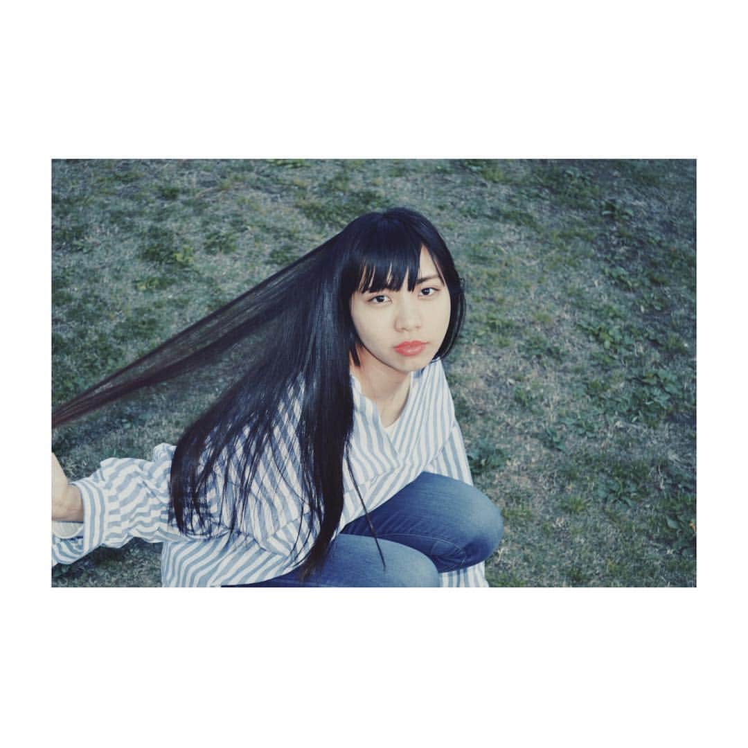 若村柚那さんのインスタグラム写真 - (若村柚那Instagram)「💙💙💙 #park #holiday #spring #night #actress #ennui #outfit #ootd #day #good #green #grass #hair #long #black #girl  #awesome #yolo」4月20日 15時26分 - yuzuna_517