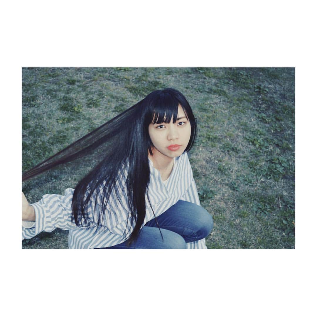 若村柚那のインスタグラム：「💙💙💙 #park #holiday #spring #night #actress #ennui #outfit #ootd #day #good #green #grass #hair #long #black #girl  #awesome #yolo」