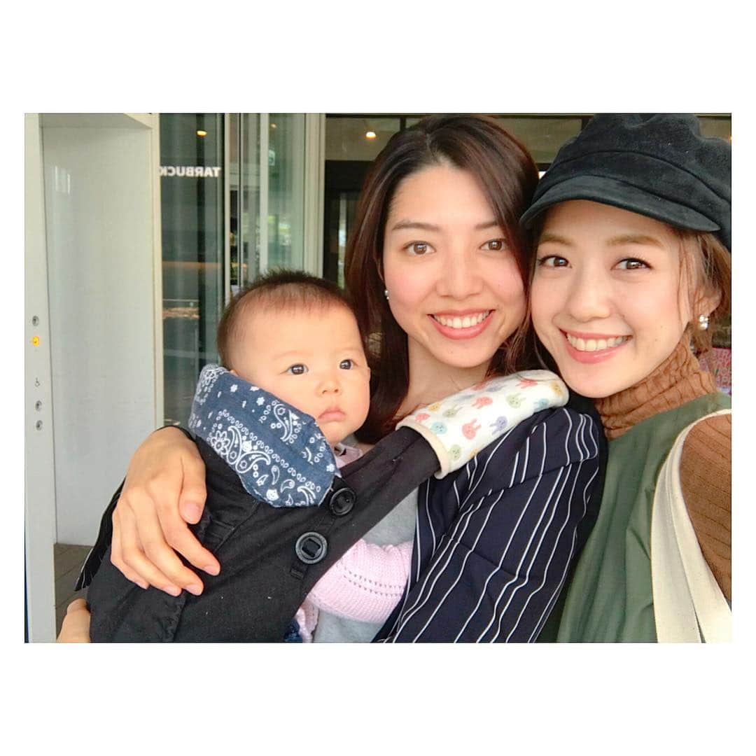 古谷有美さんのインスタグラム写真 - (古谷有美Instagram)「👼 母ちゃんたちが カメラこっちこっちー！と必死な中 姫はひとり悟りの境地におりますな😶 ・ ・ #どこ見てるの #この顔パパそっくり #お絵描きおばちゃん @yukka526」4月20日 16時14分 - yuumifuruya