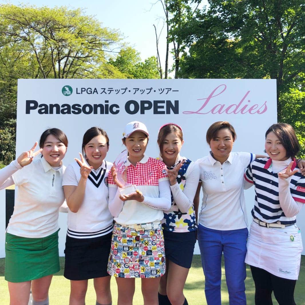山内日菜子のインスタグラム：「． パナソニックオープンレディース終了しました！！ 今週は、スコアも順位もあまり良くなかったけど… 得意のアプローチがとても良かったです🙆🏻‍♀️ ． そして萌衣ちゃん優勝おめでとう！🏆 れんらん一緒にできて良かった♪ 同級生が活躍すると、刺激になる😌 来週もがんばろう！！！！ #panasonicopenladies  #パナソニックオープンレディース 日曜日は、男子の会場にちょろっとお邪魔します🙇🏻‍♀️✨」
