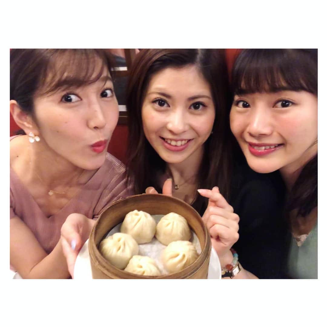 小澤陽子さんのインスタグラム写真 - (小澤陽子Instagram)「in private❁ どーーーーーーん🥟 ショウロン、パオ💛🧡 * * だいすきな食べ物の１つ♪  #小籠包 #焼き小籠包というのも…😳✨ #みんな同じメニュー😂 #私服 #ファッション #fashion #おざよーfashion👗  #おざわーるど🌏 #whatsyourfavouritefood?」4月20日 17時16分 - yoko.ozawa729