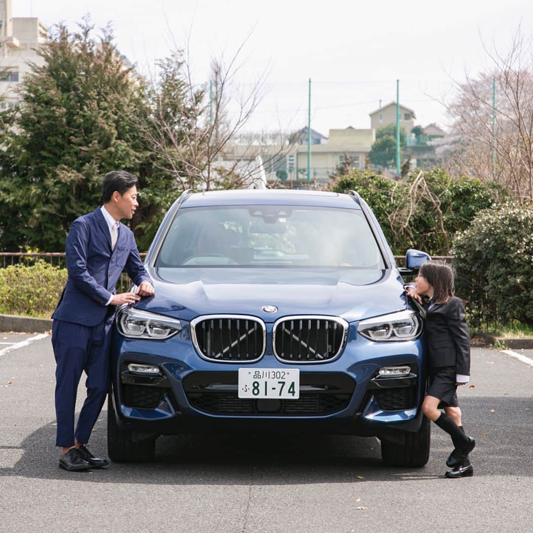 BMW Japanさんのインスタグラム写真 - (BMW JapanInstagram)「. 小学生になる息子と二人、男同士の早朝サーフから入学式へ。 . ただ、思いきり愉しむだけ。 どんどん大きくなっていく息子との宝物のような時間に、いつもX3がいる。 . 遊び心と上質さを兼ね備えたX3は、アクティブなライフスタイルを重視する人のためのクルマだ。 . #withBMW #BMW #BMWJapan #X3 #サーフィン #鎌倉 #アウトドア #BMWWorld #BMWPost #BMWgram #BMWlovers #BMWlife #BMWlove #BMWforlife #BMWcar」4月20日 18時51分 - bmwjapan