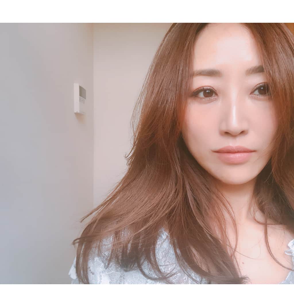 神崎恵さんのインスタグラム写真 - (神崎恵Instagram)「先程のルージュ ディオール マット426💄 仕上がりはこんな感じに。 やわらかな色のNINEのレースのトップスと合わせ、双方の繊細さを立てるように。 #dior #NINE」4月20日 20時39分 - megumi_kanzaki