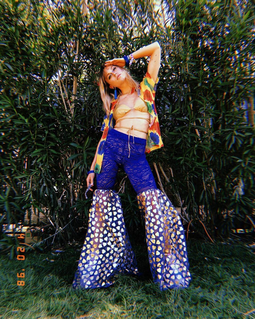 LOOKBOOKさんのインスタグラム写真 - (LOOKBOOKInstagram)「hey beautiful people it’s @anabelenglund taking over lookbooks instagram today for my performance at @thedolab stage at @coachella 🌊🌴🍌 #enjoy #sohot #anabelenglund #coachella2018」4月21日 7時54分 - lookbook