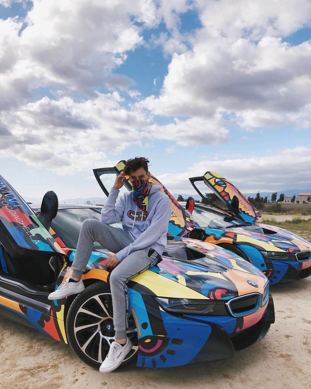 Jack Baranのインスタグラム：「beamers & bandanas #roadtocoachella #bmw #bmwi8」