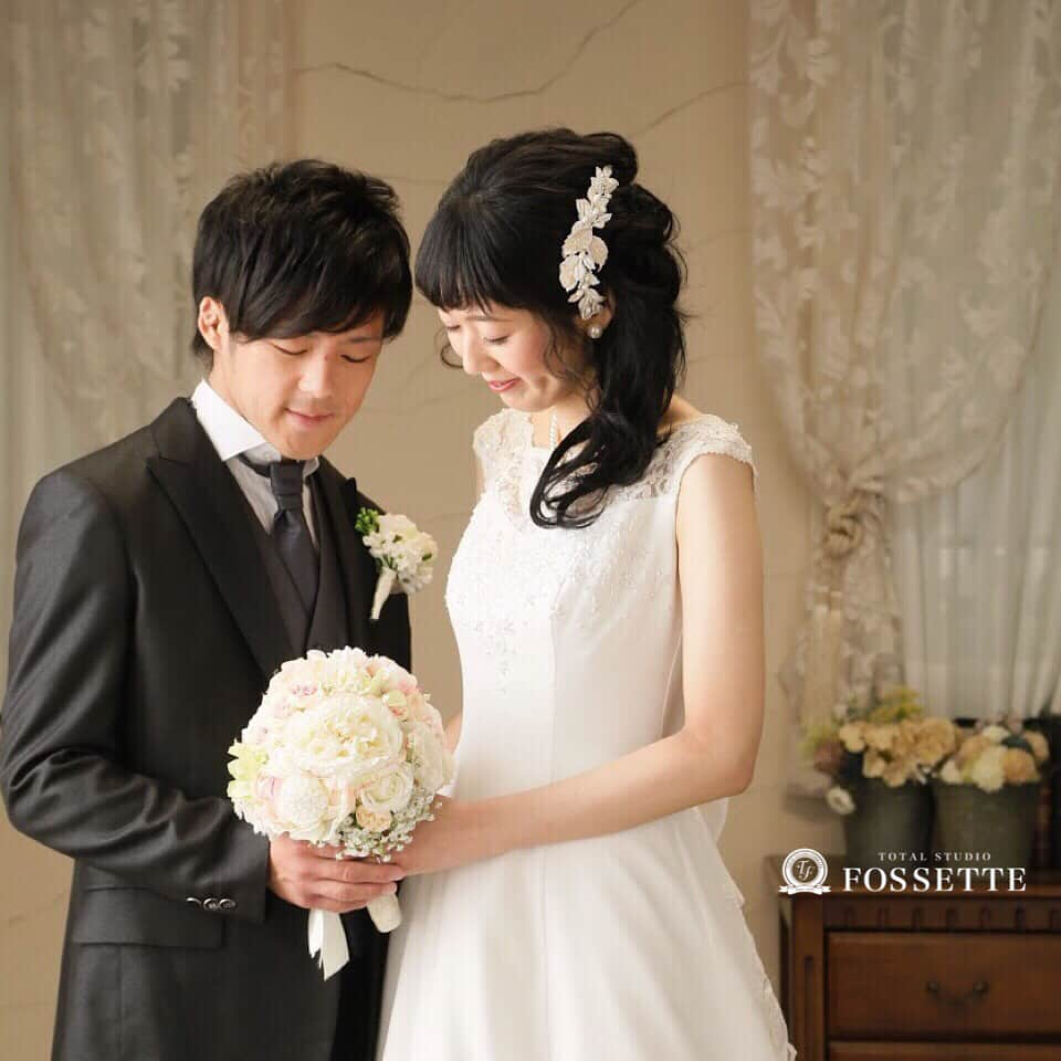 BridalPlaceLianさんのインスタグラム写真 - (BridalPlaceLianInstagram)「. 【  GW限定💍Bridal Fair開催！ 】  2018.5.3(木)〜5.6(日) 10:00〜17:00 @ 呉ポートピアパーク （大型駐車場完備）  イベント盛り沢山✨の ブライダルフェア開催！💐 . - - - - 〉 5日と6日はワークショップも多数開催！ ★話題のハーバリウム手作り体験 ★アイシングクッキー ★手作りアクセサリー ★ネイルチップ&ハンドマッサージ  など  ブライダルフォトのご相談も承ります♩  お問い合わせはお気軽に👇 ☎︎0823-30-0313 まで .  #フォセット#フォセットポートピアパーク店  #呉ポートピア#呉#呉市#プレ花嫁#卒花嫁 #ブライダルフォト#ブライダルフェア #ウェディングフォト#結婚式前撮り#フォト婚 #ゴールデンウイーク#デート #広島のプレ花嫁さんと繋がりたい  #全国のプレ花嫁さんと繋がりたい  #花嫁さんと繋がりたい  #結婚します#結婚しました#入籍しました #2018夏婚#2018秋婚#2018冬婚#2019春婚 #結婚式diy#結婚式準備 #写真好きな人と繋がりたい」4月21日 9時05分 - bridalplacelian