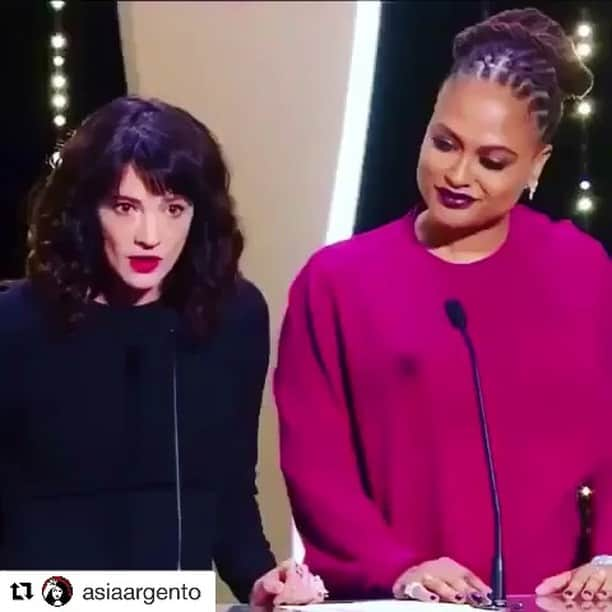 アンソニー・ボーディンのインスタグラム：「Boom!! @asiaargento at #Cannes drops an unexpected nuke on the crowd」