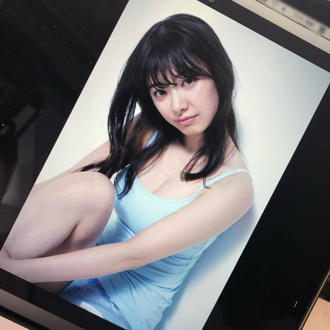 武藤十夢さんのインスタグラム写真 - (武藤十夢Instagram)「AKB48 総選挙ガイドブック発売中です！ 写真はオフショット✨  #akb48 #世界選抜総選挙 #総選挙ガイドブック #shooting #超注目の100人」5月20日 6時21分 - tommuto_official