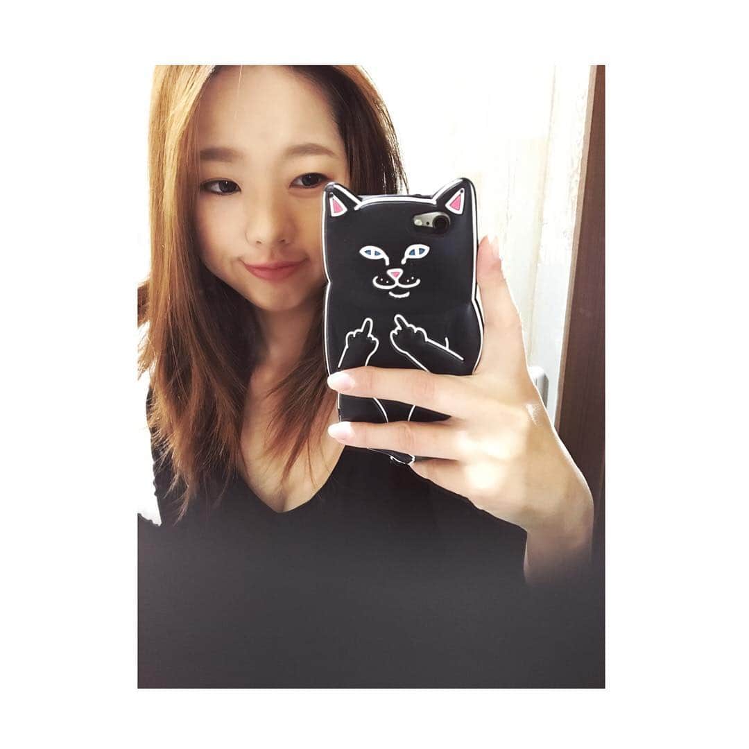 松本さゆきのインスタグラム：「, #おはよう#sunday #美容鍼 #効果 #こもの鍼灸院 昨日行った美容鍼の効果を半端なく感じるhappy Sundayでございます☀️ 私が総理大臣になったら国民すべてに美容鍼1回分プレゼントするわ🎁 1回でいいから体験してみてほしいレベル。」
