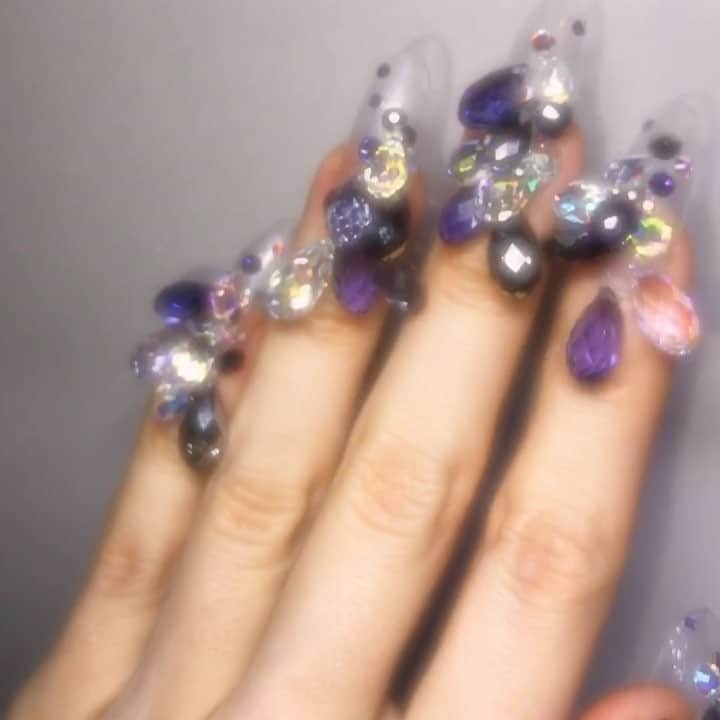 Eichi Matsunagaのインスタグラム：「Nails for @violetchachki Music Video “A Lot More Me”」