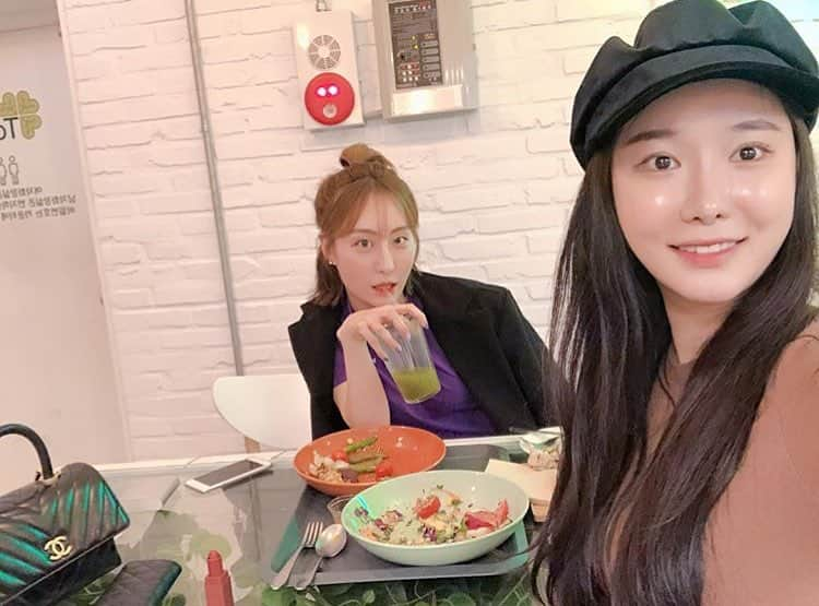 ミニョンさんのインスタグラム写真 - (ミニョンInstagram)「180517 mokoo_s with Minyoung 💘 — #브레이브걸스#BraveGirls#Minyoung#민영#Hayun#하윤#Yujeong#유정 #은지 #Eunji #Yuna #유나 #Hyeran #혜란 #Kpop #케이팝 #kpoplfl #girlgroup #lfl #girlsgeneration #redvelvet #blackpink #twice #레드벨벳#블랙핑크#트와이스」5月20日 10時43分 - braveminyoung