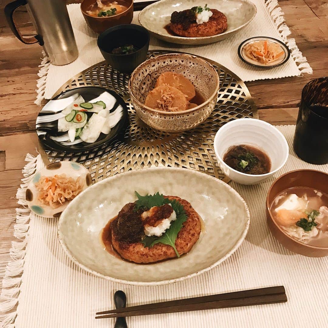 岡田美季さんのインスタグラム写真 - (岡田美季Instagram)「AUSで食べたオシャレなサラダとおうちご飯🍳 新しい食器を買ったので料理が楽しい☺︎ 昨日は仕事の合間にベビーカーをGET💞 届くのがたのしみ✌️💜 エルゴも無事にGET。 あとはチャイルドシートと、、 バタバタと準備もしております👶 #cooking #マタニティライフ」5月16日 13時44分 - mikiokada0225