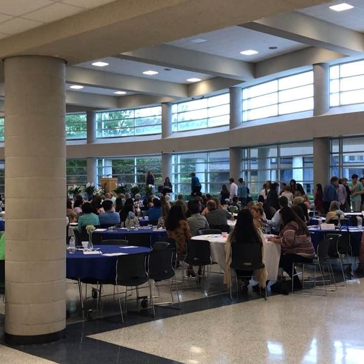 デリック・ディラードのインスタグラム：「Had a great time visiting my alma mater, Rogers High School, tonight for the annual scholarship awards ceremony, where our family presented 3 scholarships in honor of dad: one to a first-generation college student, one to an Eagle Scout, and one to a graduate planning on attending Oklahoma State University.  Congratulations to this year’s recipients of the Rick W. Dillard Memorial Scholarships! #rogershighschool #oklahomastate #scholarships #education #family」