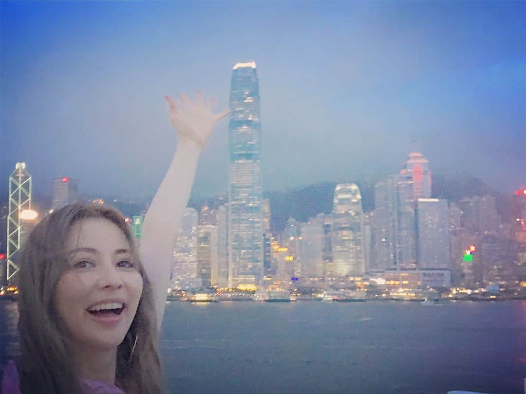 香里奈さんのインスタグラム写真 - (香里奈Instagram)「Omg.. What an AMAZING view ！！ 🤑🤑🤑🤑🤑🤑🤑🤑🤑 #iamkarina #itisnotfake #forreal #hongkong  #victoriaharbour  #milliondollarview  #100万ドルの夜景  #amazingbeautiful  #everysingletime #毎回ここに来る度に感動 #雨じゃなくてよかった  #香里奈 #karina #G香里奈 #gkarina #japanesemodel #富取正明 #masaakitomitori #event #香港 #kitec #IAA #PuffinEntertainment #VIVIENNETAM」5月16日 17時28分 - karina_official_221